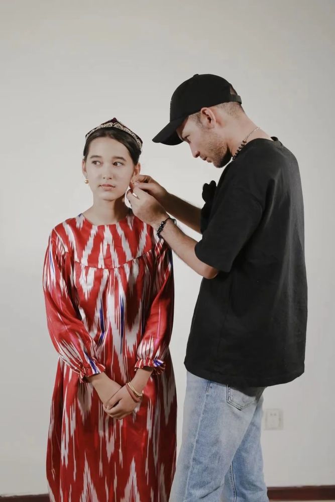 对家乡的情怀 在"旧"的东西逐渐逝去的现在 麦吾兰执着地向往着它的美
