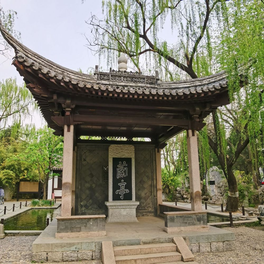 因中國四大名亭之一的陶然亭而得名的公園景區各具特色頗受歡迎