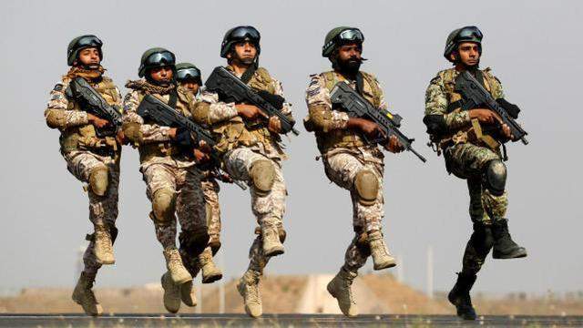 印军跑步闹出人命,1人死亡34人晕倒,这体能怎么跟解放军斗?