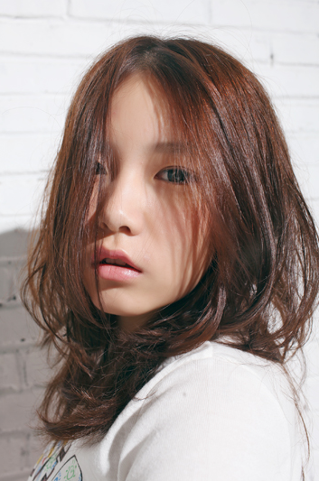 17岁爆红网络的音乐才女本兮,为何在22岁突然离世,折翼天使之谜