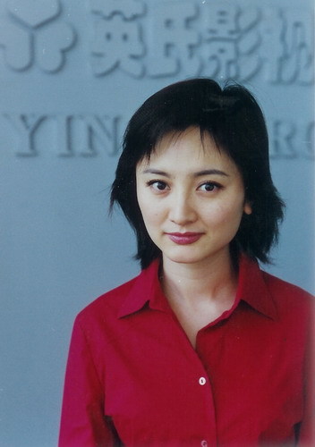 她曾在马大姐演王艾嘉被传与主持人结婚多年后才正式辟谣