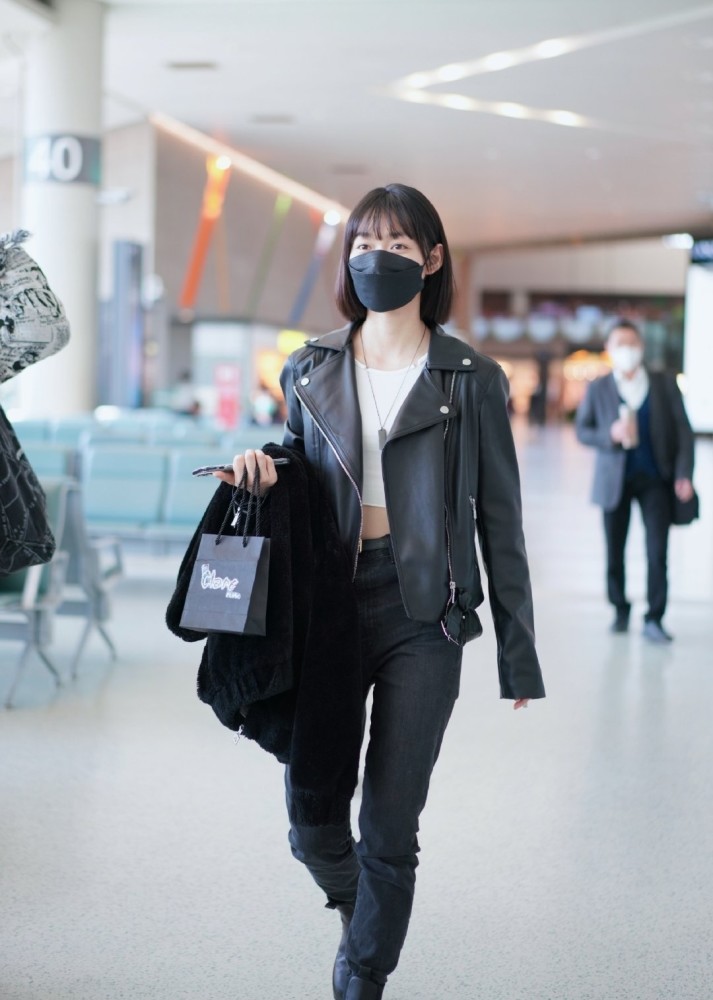 段奥娟太尊重秋天了!私服穿搭温柔又内敛,真有"国民女友"范