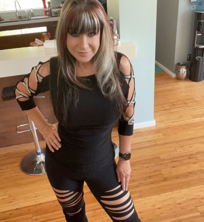 64岁动作女星罗芙洛变化大与孟海分手后单身至今女儿靓丽出众