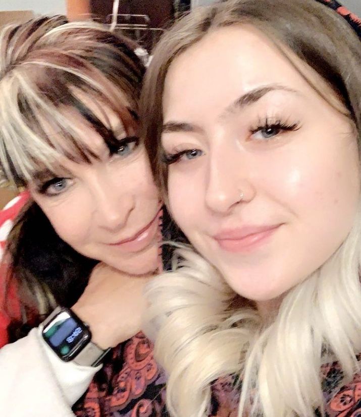 64岁动作女星罗芙洛变化大与孟海分手后单身至今女儿靓丽出众