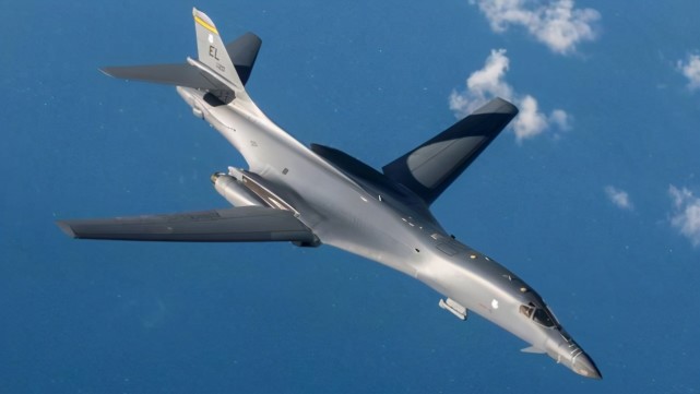 b-2幽灵隐形轰炸机,首次出场炸了中国大使馆,全身"黑科技"