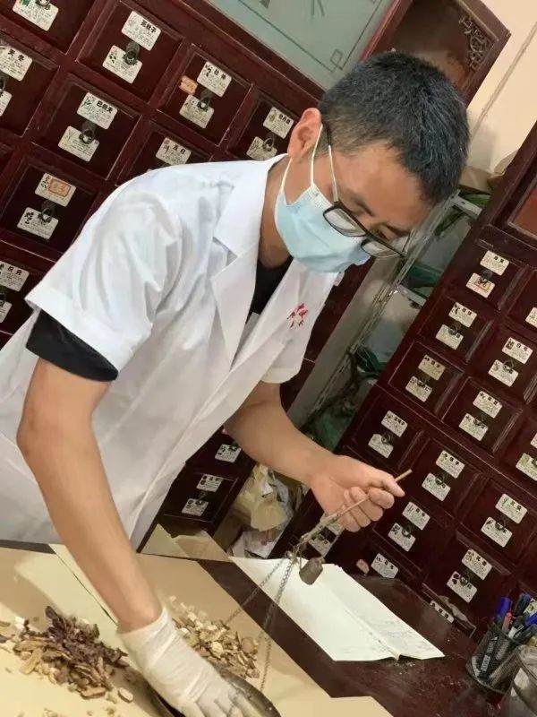 蒋筑春民间医生的春天来了