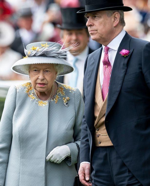 英国王室安德鲁王子性丑闻风波未平女王不顾反对保安德鲁军职