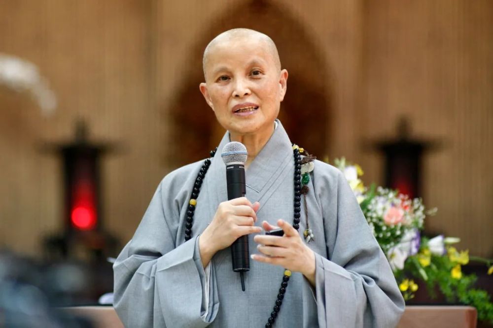 (4)释证严台湾地区:18年来共资助30069名孩子.