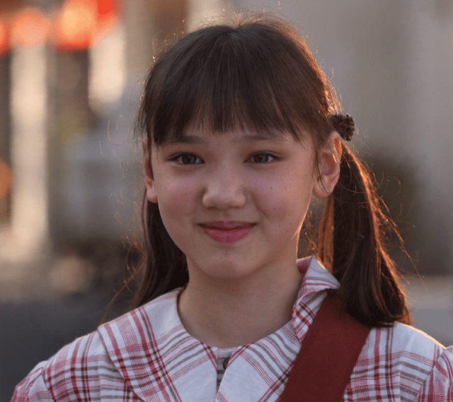 然后长大后的四美,是95后小花宋祖儿扮演,跟上面几位小演员说出来的像