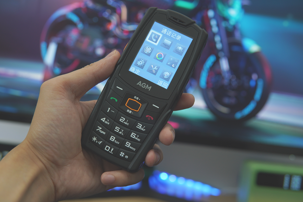 炫酷跑马灯超大音量杜绝漏接电话四百元不到的agm三防手机