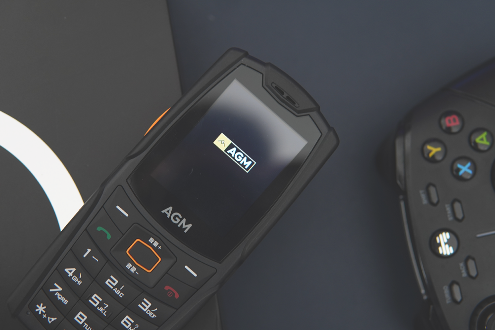 炫酷跑马灯 超大音量杜绝漏接电话,四百元不到的agm三防手机