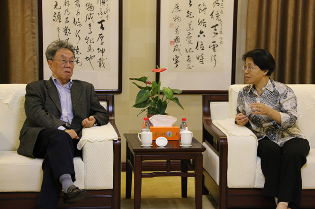 妻子去世一年王蒙就对小自己20岁的单三娅一见钟情见面不到15天就结婚