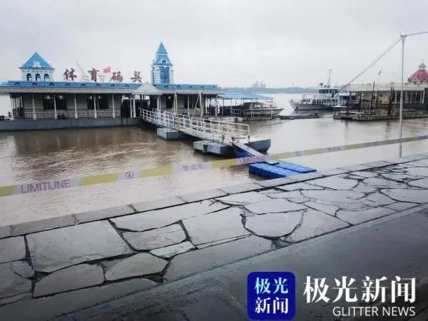 松花江哈尔滨站洪峰已过水位出现回落趋势