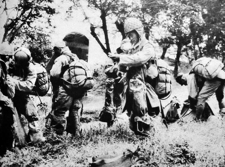二战期间,日军伞兵的各种"神"操作,连他们自己都不愿提起