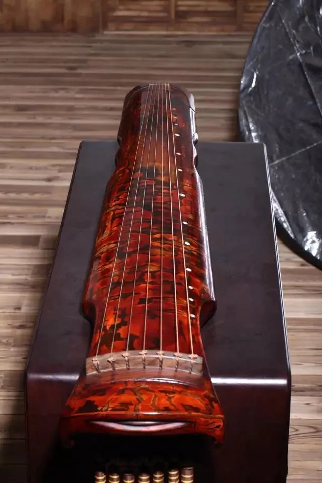 "艺术中国"——吴振宇谈古琴|琴之漆美