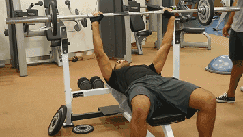 卧推100公斤,在健身房属于什么训练水平?