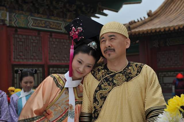 甄嬛传雍正并不是把甄嬛当成纯元皇后的替身他同样爱甄嬛