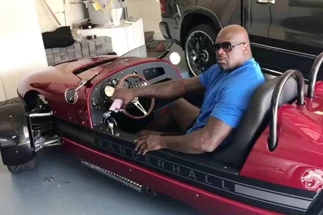 49岁奥尼尔晒改装跑车wnba球星不感兴趣把你的大金链子给我