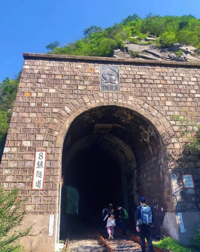 京门铁路建成后的100年里,源源不绝地向外输送了