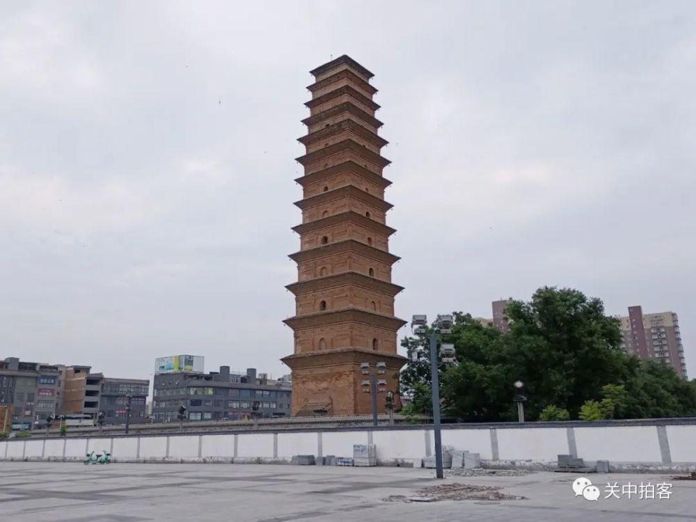 渭南市蒲城县仰望宋代崇寿寺塔北塔