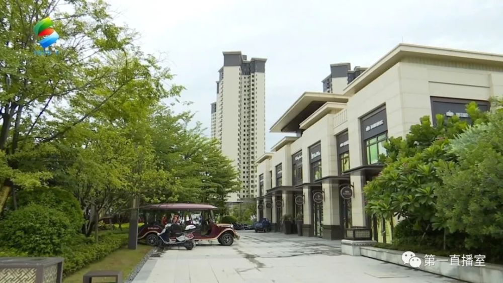 博罗新城金樾江南入户大门成斜门你愿意收楼吗