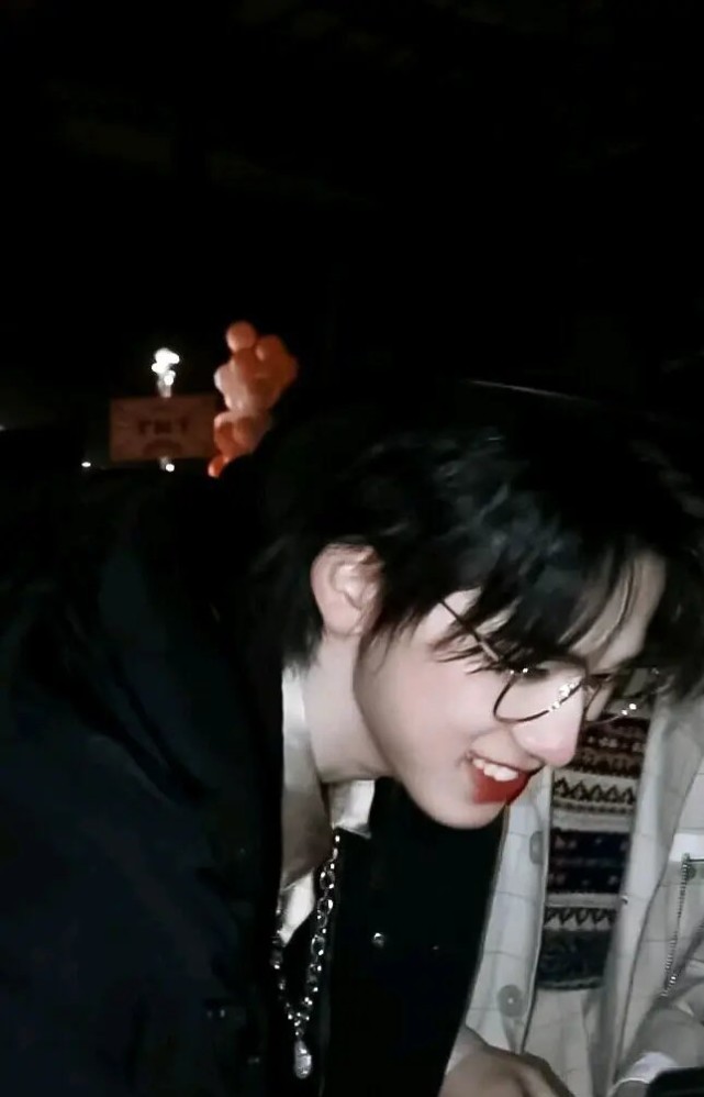 酷拽酷拽的宋亚轩壁纸头像