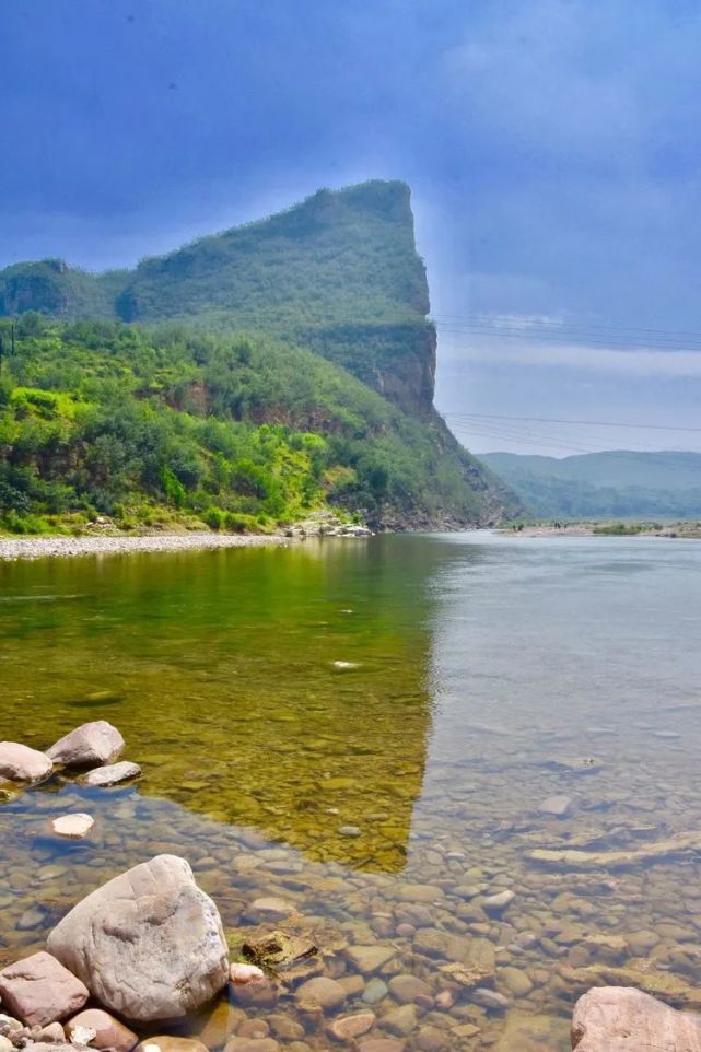 向北流入井陉县境,经南蒿亭后,在张河湾建有水利枢纽,称为张河湾水库