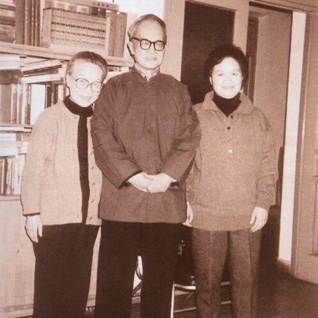 钱钟书女儿为父亲作了一幅画,杨绛欣赏完捧腹大笑,笑称太形象了