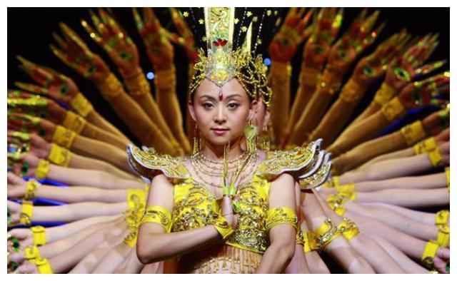 凭借春晚领舞千手观音的邰丽华被富豪追求8年后现状如何