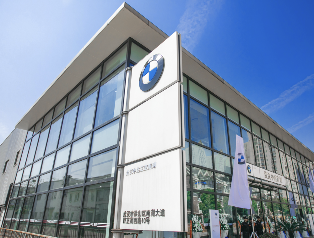 探宝马4s店a6l不配和5系比销售卖车很自信