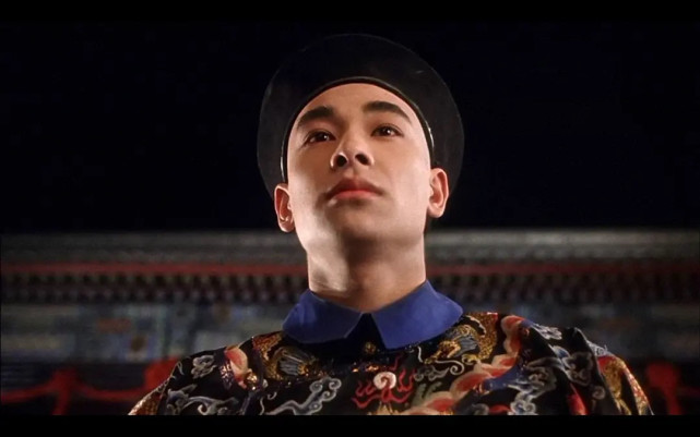 但二人对峙时赵文卓气场丝毫不输,胶原蛋白过剩没影响"九门提督"的