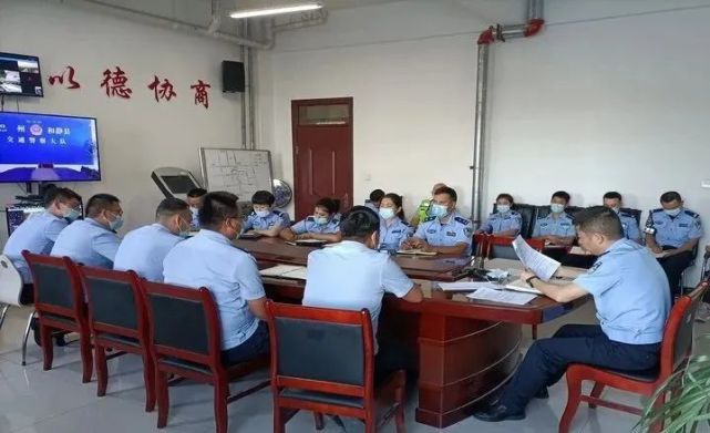 和静县公安局交警大队紧抓五根弦筑牢秋季道路事故防护墙