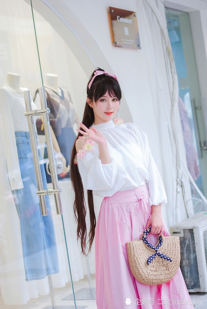 叶月恋穿上粉白花常服cos可爱清纯和咖啡店搭配太甜啦