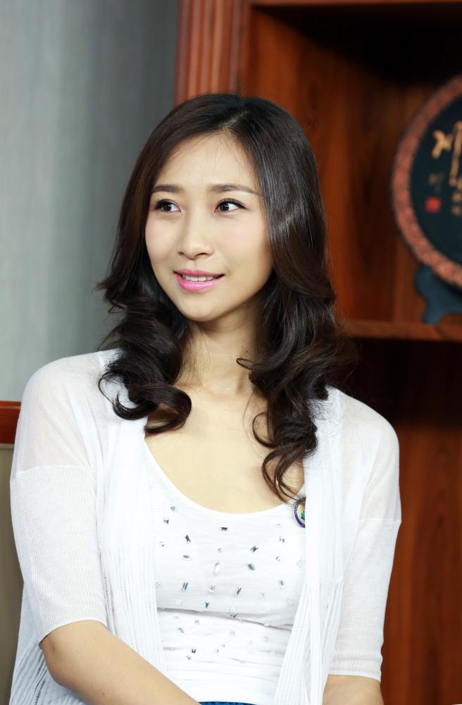 王骏迪参演《扫黑风暴》,上演反派美女,与老公孙红雷飙戏_腾讯新闻