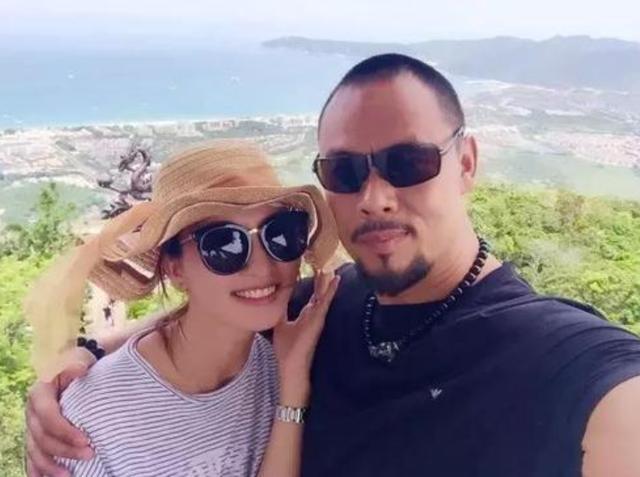 晋松晒出和妻子合照,庆祝十五周年,看不出年龄差