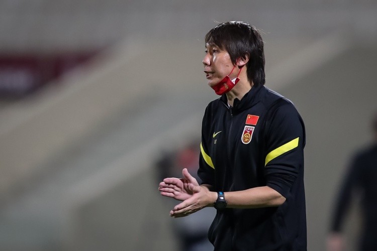 世界杯 国足出征12强赛，队长人选已确定，李铁能否带领球队闯入世界杯
