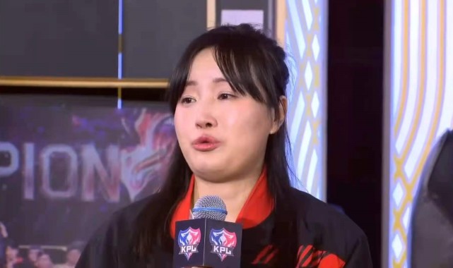 菲菲曝光ag选手工资问题顶薪选手不止一个还在给vv寒夜发钱