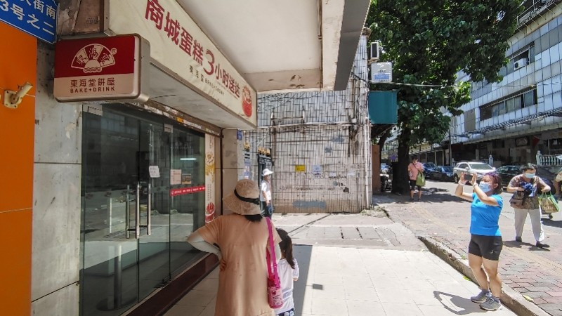 广州知名饼屋东海堂多门店停业记者走访公司回应