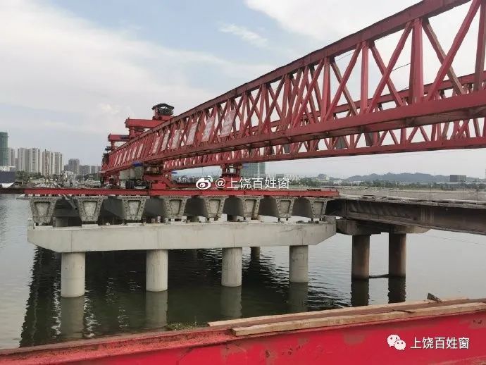 最新上饶城区龙潭大桥桥面铺设接近尾声本月底全桥合拢