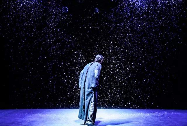 三读《孔乙己》:当时代决定抛弃你,确实不会打招呼,而是抽耳光