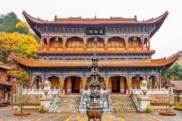 甘肃深山处藏了个绝美寺庙,清晨能见到云海,圣景遍布!_腾讯新闻