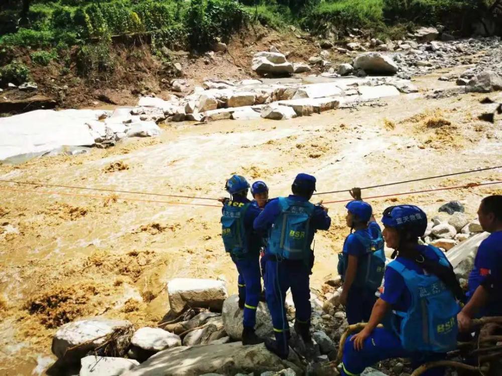 蓝田九间房暴雨伤亡图片