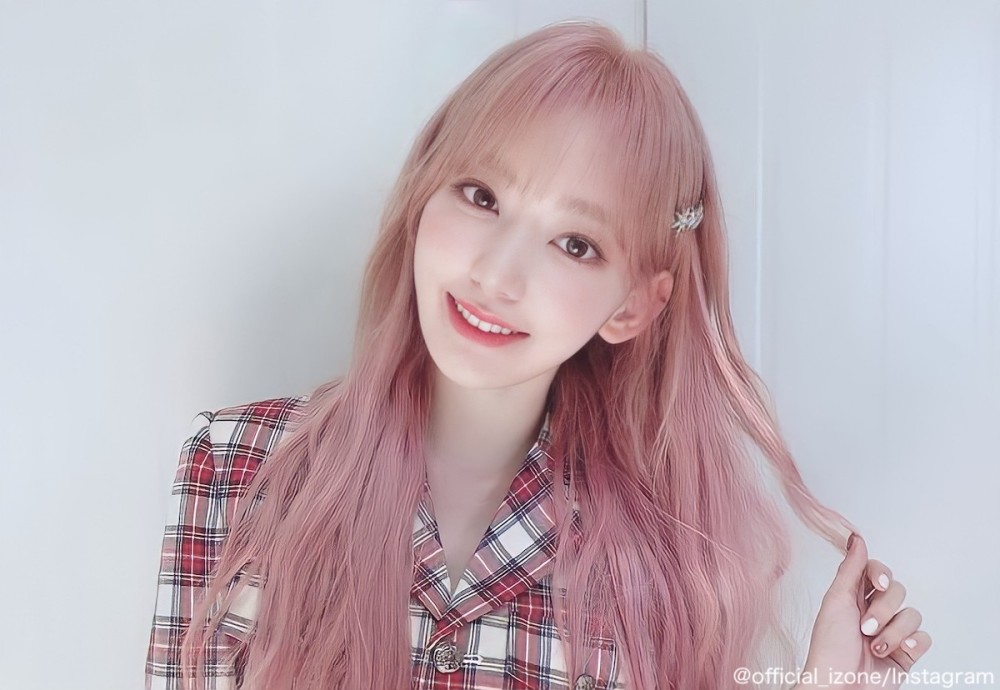 宫胁咲良首次登上时尚杂志more封面新粉色发型成为话题