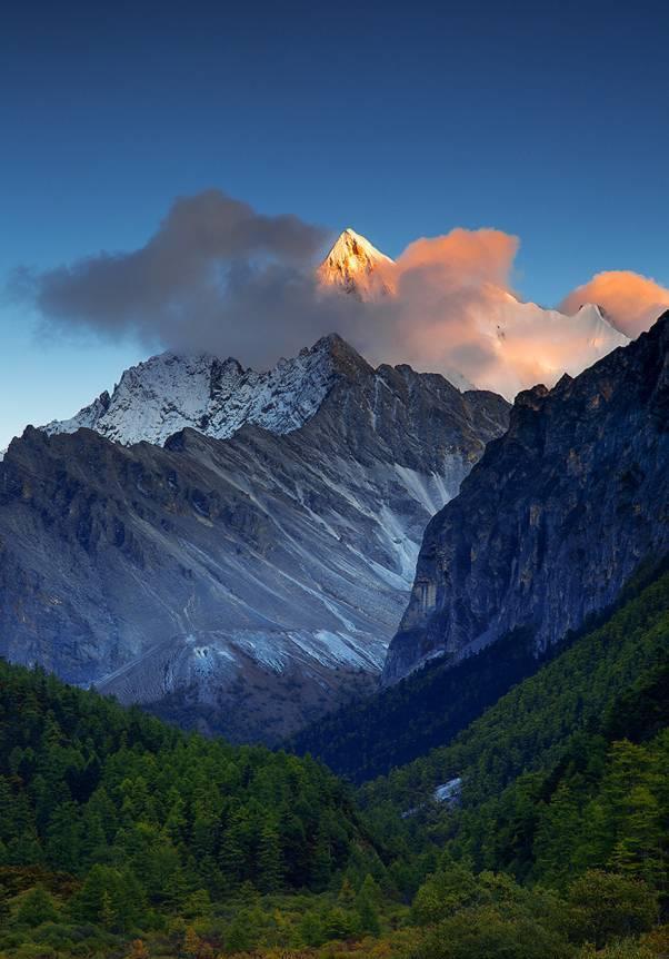 稻城亚丁,水蓝色星球上的最后一方净土