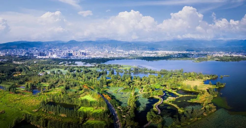 中國最大城市溼地——西昌邛海溼地公園(葉昌雲/攝)安寧河穿城而過