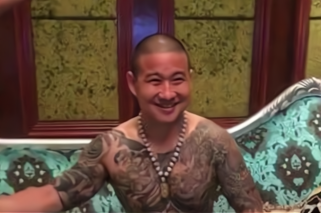 "昆山反杀案"死者刘海龙:曾有过多次前科,提刀砍路人被反杀了_腾讯新