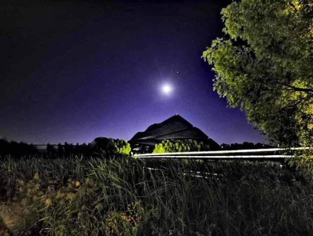 月光照在大地上