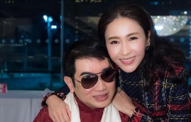 "港圈孝女"黎姿:连许晋亨都看不上,却嫁给一个残疾人