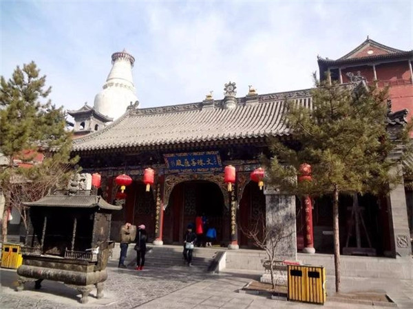 五台山香火极旺的五爷庙