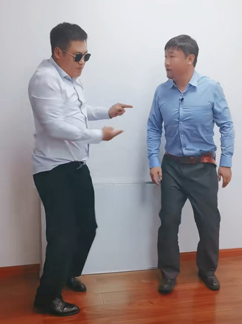 宋晓峰与贾冰嗨歌热舞,网友带"于月仙去世"节奏遭怼:少管闲事